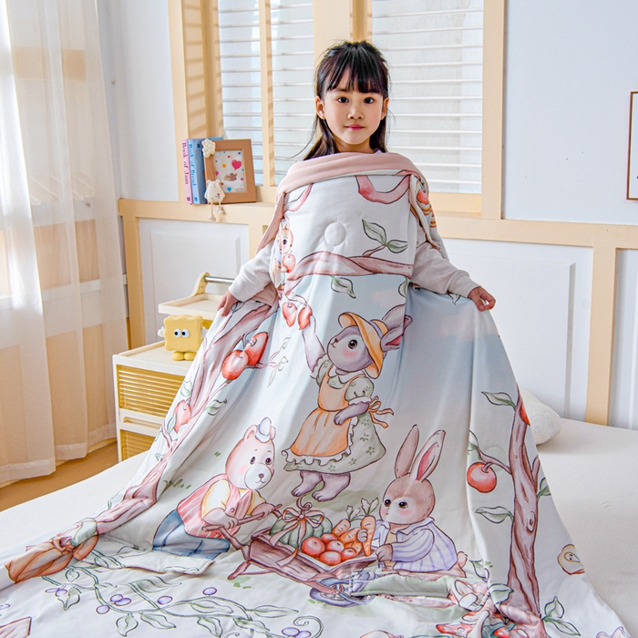 91家纺网 家纺一手货源 找家纺 吉咪兔家纺 2026新款桑蚕丝护肚防踢睡袋多功能盖毯宝宝夏被拥抱被儿童夏被儿童防踢被 丰收果园