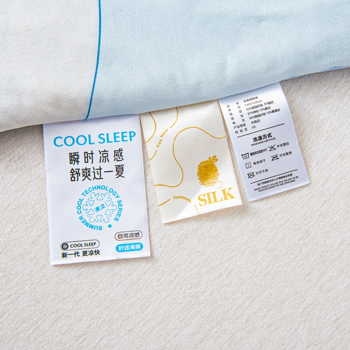 91家纺网 家纺一手货源 找家纺 吉咪兔家纺 2026新款桑蚕丝护肚防踢睡袋多功能盖毯宝宝夏被拥抱被儿童夏被儿童防踢被 飞行乐园