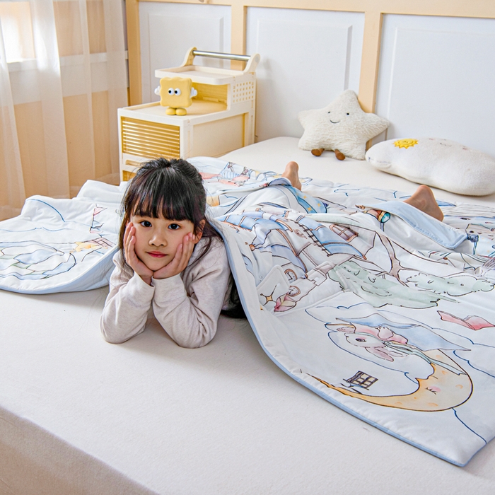 91家纺网 家纺一手货源 找家纺 吉咪兔家纺 2026新款桑蚕丝护肚防踢睡袋多功能盖毯宝宝夏被拥抱被儿童夏被儿童防踢被 小王子