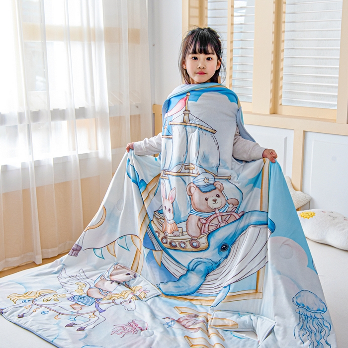 91家纺网 家纺一手货源 找家纺 吉咪兔家纺 2026新款桑蚕丝护肚防踢睡袋多功能盖毯宝宝夏被拥抱被儿童夏被儿童防踢被 鲸鱼飞船