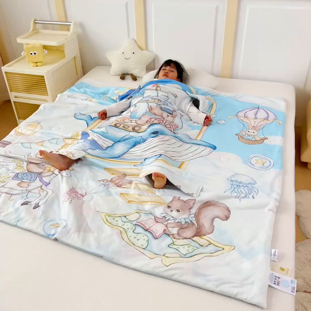 91家纺网 家纺一手货源 找家纺 吉咪兔家纺 2026新款桑蚕丝护肚防踢睡袋多功能盖毯宝宝夏被拥抱被儿童夏被儿童防踢被 鲸鱼飞船