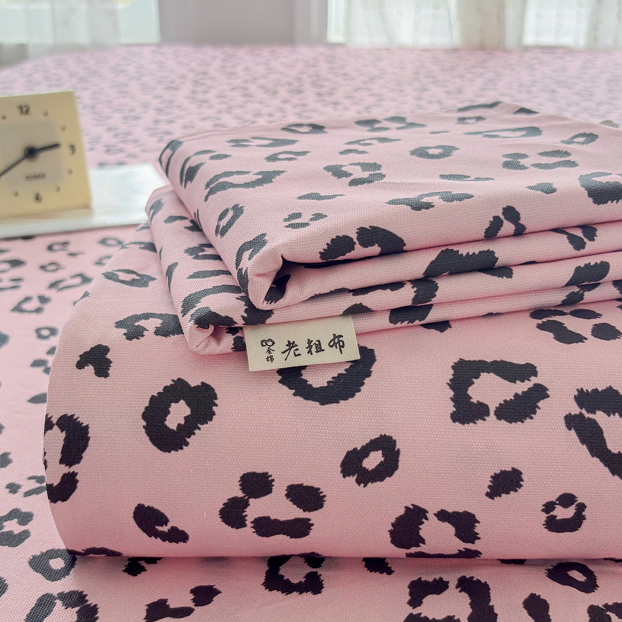 91家纺网 家纺一手货源 找家纺 慕梵家居 2026春夏新款全棉纯棉老粗布单床单 床单单件 豹纹-粉