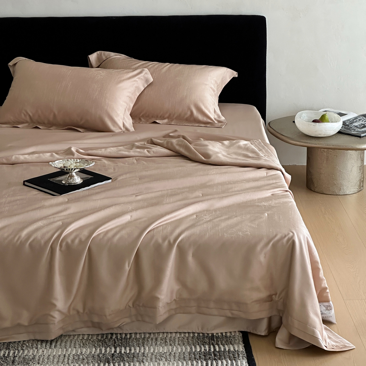 91家纺网 家纺一手货源 找家纺 佳汐蓝家纺 2026新款天丝棉麻提花可水洗有机蚕丝夏被 可可棕