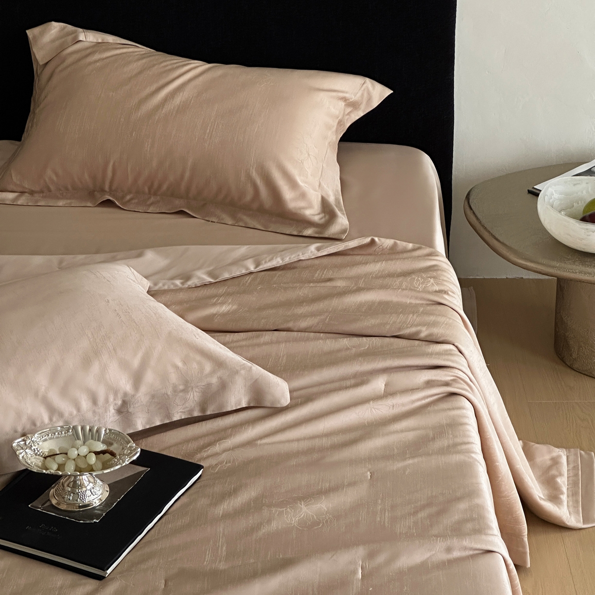 91家纺网 家纺一手货源 找家纺 佳汐蓝家纺 2026新款天丝棉麻提花可水洗有机蚕丝夏被 可可棕