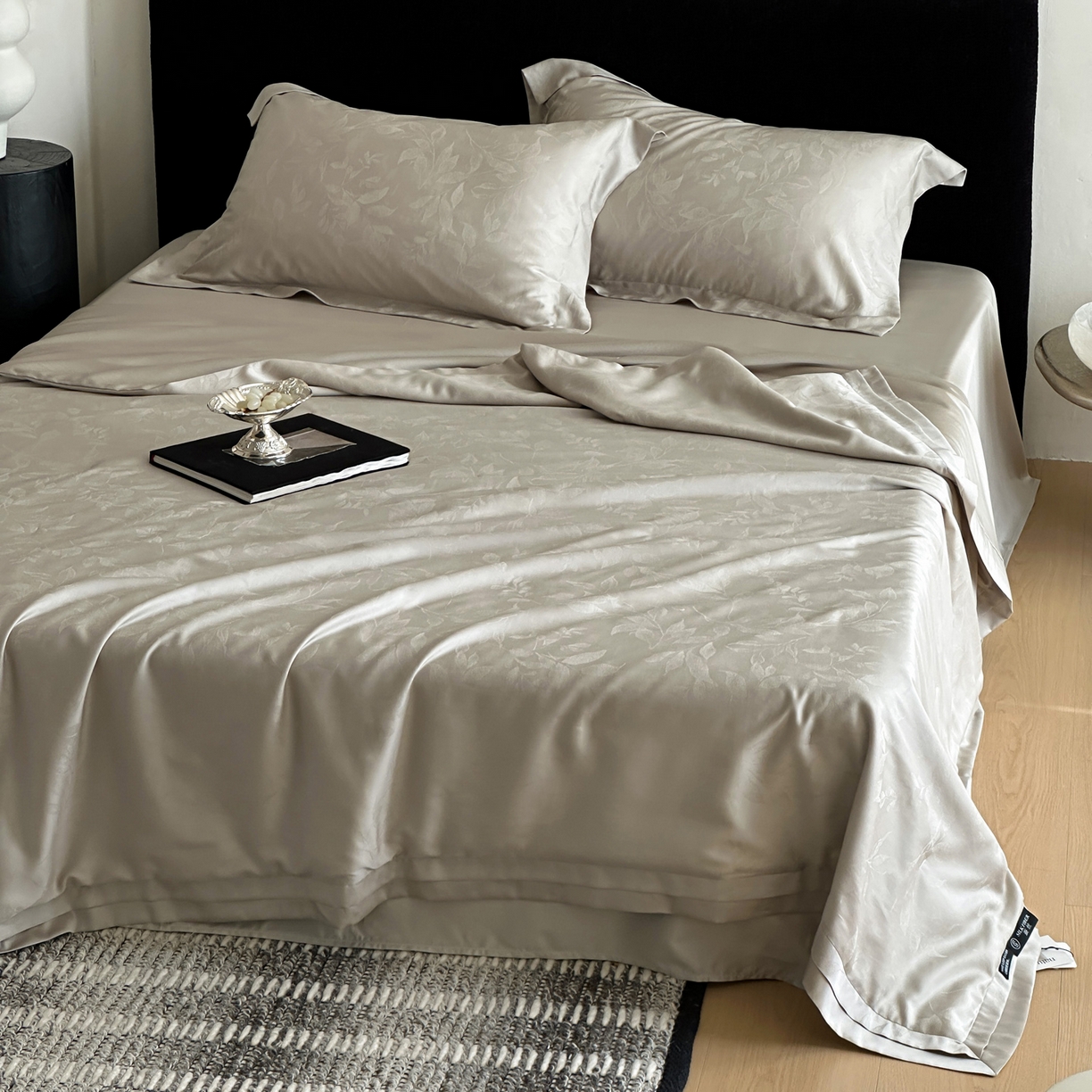 91家纺网 家纺一手货源 找家纺 佳汐蓝家纺 2026新款天丝棉麻提花可水洗有机蚕丝夏被 云烟灰