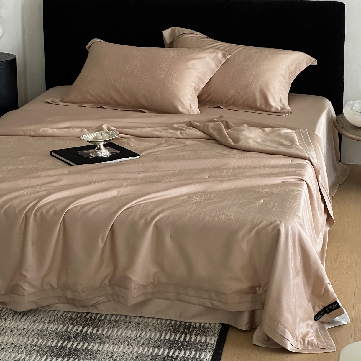 91家纺网 家纺一手货源 找家纺 佳汐蓝家纺 2026新款天丝棉麻提花可水洗有机蚕丝夏被 可可棕