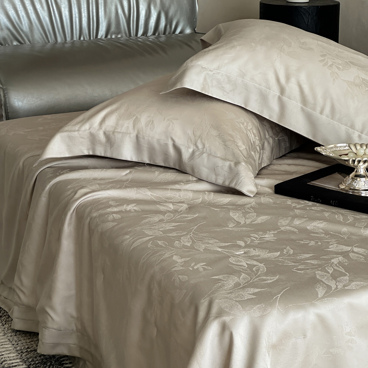 91家纺网 家纺一手货源 找家纺 佳汐蓝家纺 2026新款天丝棉麻提花可水洗有机蚕丝夏被 云烟灰