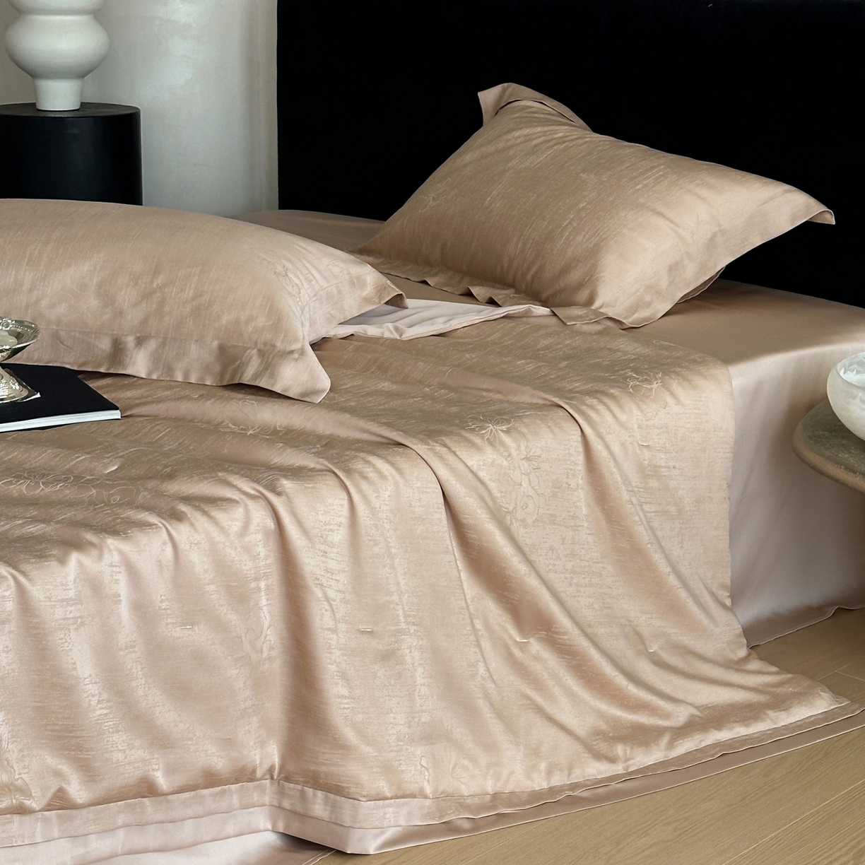 91家纺网 家纺一手货源 找家纺 佳汐蓝家纺 2026新款天丝棉麻提花可水洗有机蚕丝夏被 可可棕