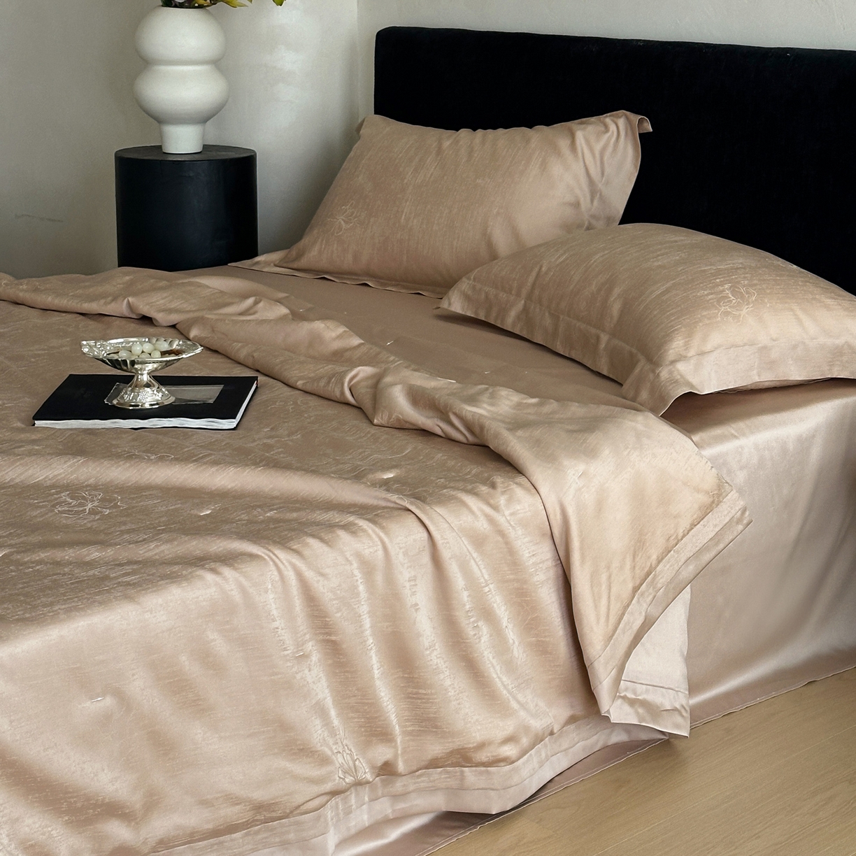 91家纺网 家纺一手货源 找家纺 佳汐蓝家纺 2026新款天丝棉麻提花可水洗有机蚕丝夏被 可可棕