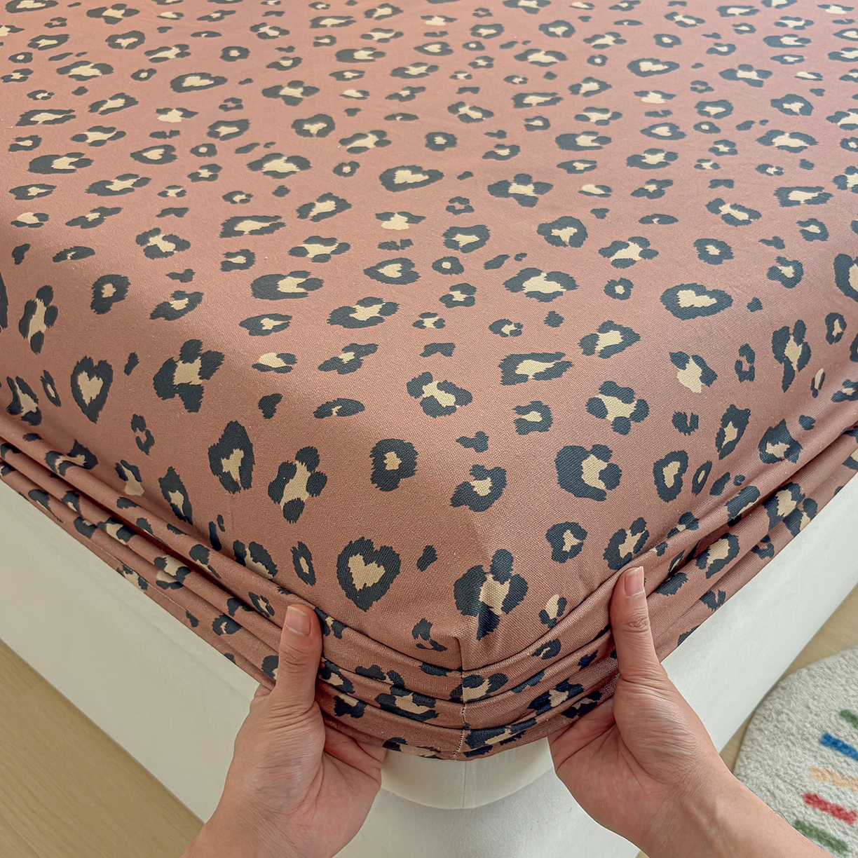 91家纺网 家纺一手货源 找家纺 慕梵家居 2026春夏新款全棉纯棉老粗布单床笠 床笠单件 豹纹-咖