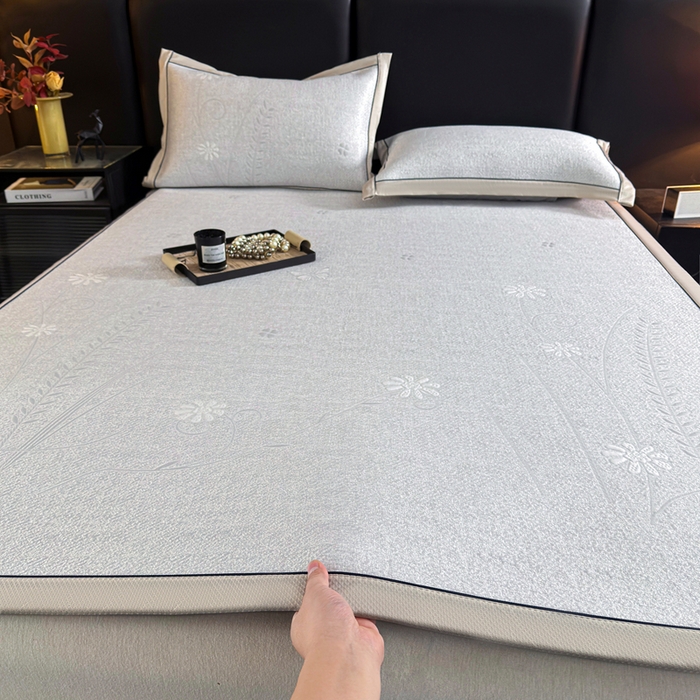 91家纺网 家纺一手货源 找家纺 （总）牵梦萦家纺 2026新款立体浮雕压花工艺豆豆凉席三件套-平铺款