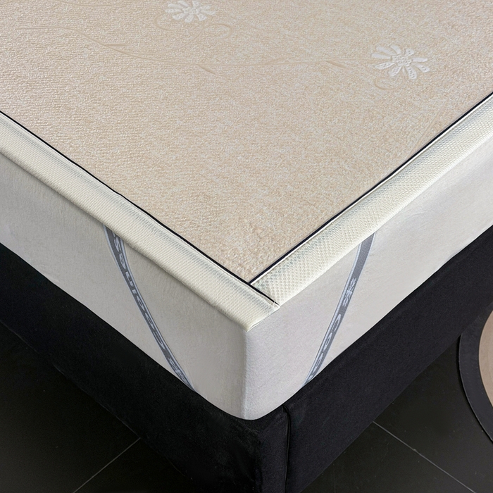 91家纺网 家纺一手货源 找家纺 牵梦萦家纺 2026新款立体浮雕压花工艺豆豆凉席三件套-平铺款 彩蝶-白