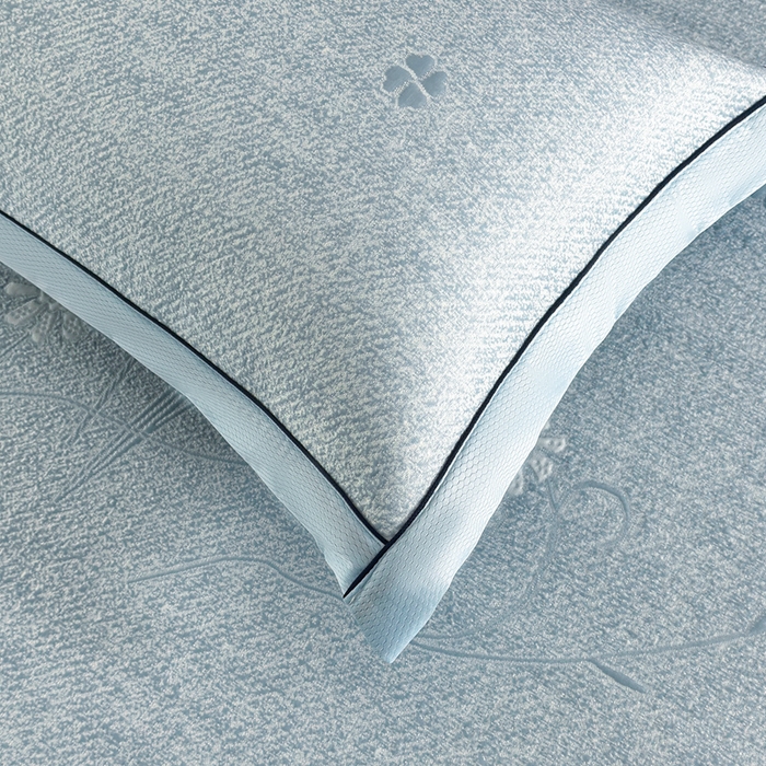 91家纺网 家纺一手货源 找家纺 牵梦萦家纺 2026新款立体浮雕压花工艺豆豆凉席三件套-平铺款 彩蝶-蓝