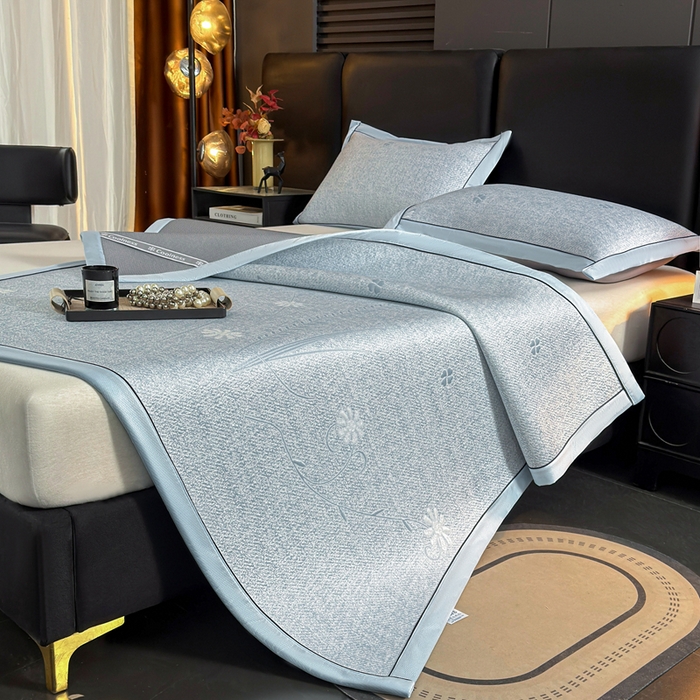 91家纺网 家纺一手货源 找家纺 牵梦萦家纺 2026新款立体浮雕压花工艺豆豆凉席三件套-平铺款 彩蝶-蓝