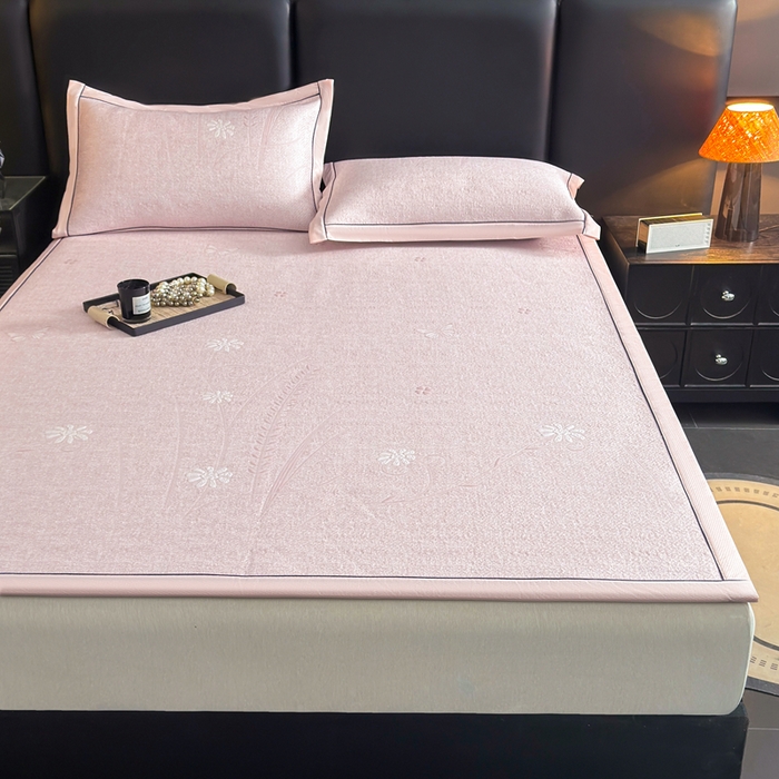 91家纺网 家纺一手货源 找家纺 牵梦萦家纺 2026新款立体浮雕压花工艺豆豆凉席三件套-平铺款 彩蝶-粉