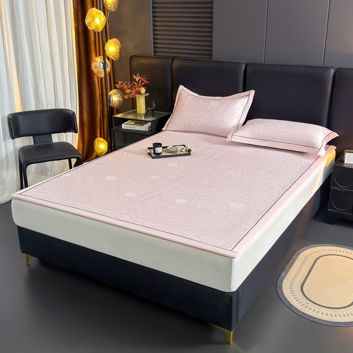 91家纺网 家纺一手货源 找家纺 牵梦萦家纺 2026新款立体浮雕压花工艺豆豆凉席三件套-平铺款 彩蝶-粉