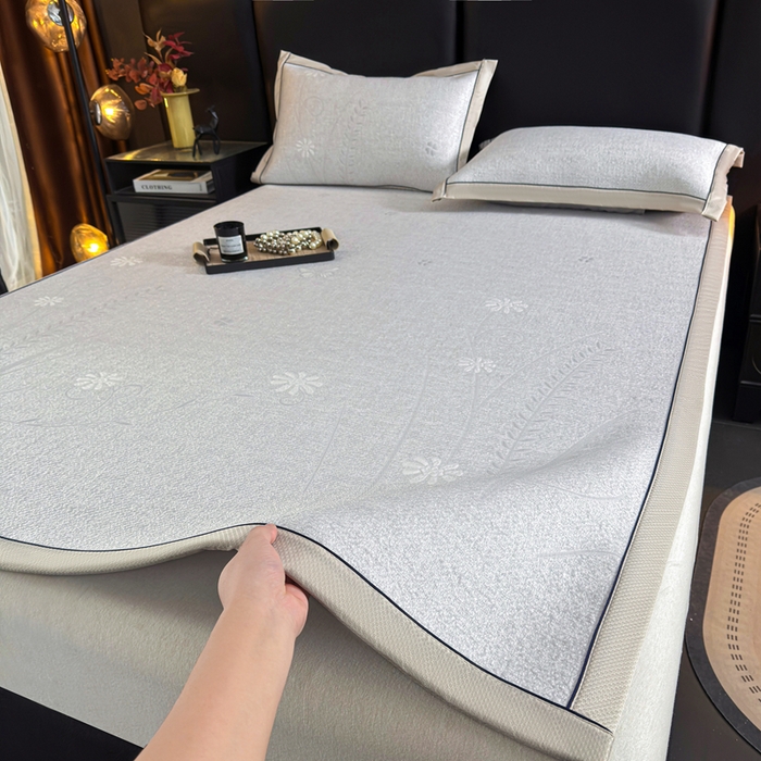 91家纺网 家纺一手货源 找家纺 牵梦萦家纺 2026新款立体浮雕压花工艺豆豆凉席三件套-平铺款 彩蝶-灰