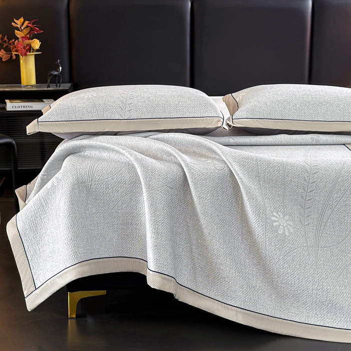 91家纺网 家纺一手货源 找家纺 牵梦萦家纺 2026新款立体浮雕压花工艺豆豆凉席三件套-平铺款 彩蝶-灰