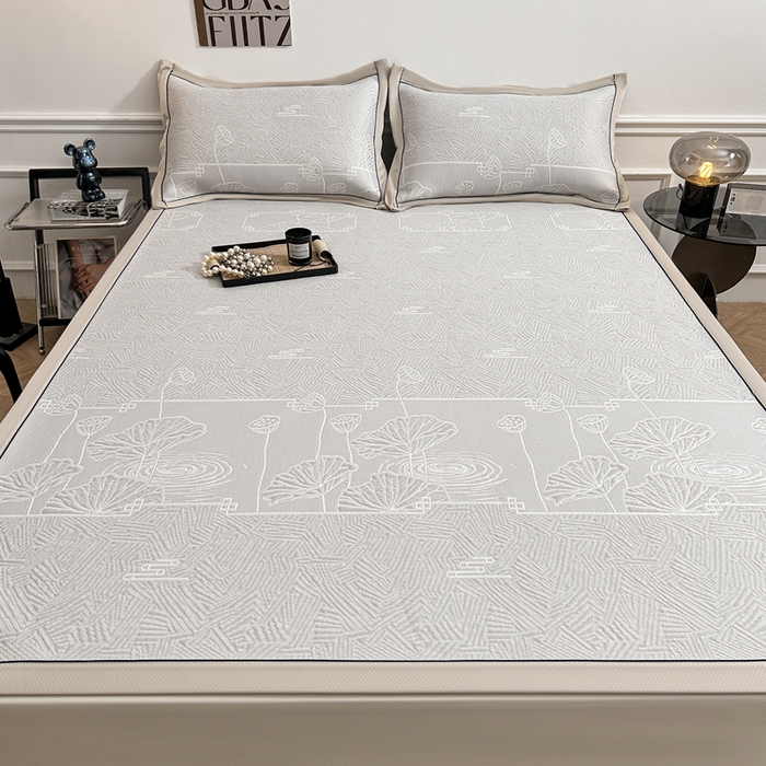 91家纺网 家纺一手货源 找家纺 牵梦萦家纺 2026新款立体浮雕压花工艺豆豆凉席三件套-平铺款 荷塘月色-灰