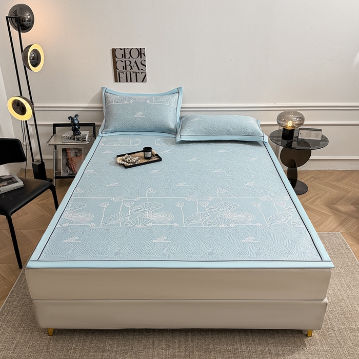 91家纺网 家纺一手货源 找家纺 牵梦萦家纺 2026新款立体浮雕压花工艺豆豆凉席三件套-平铺款 荷塘月色-蓝