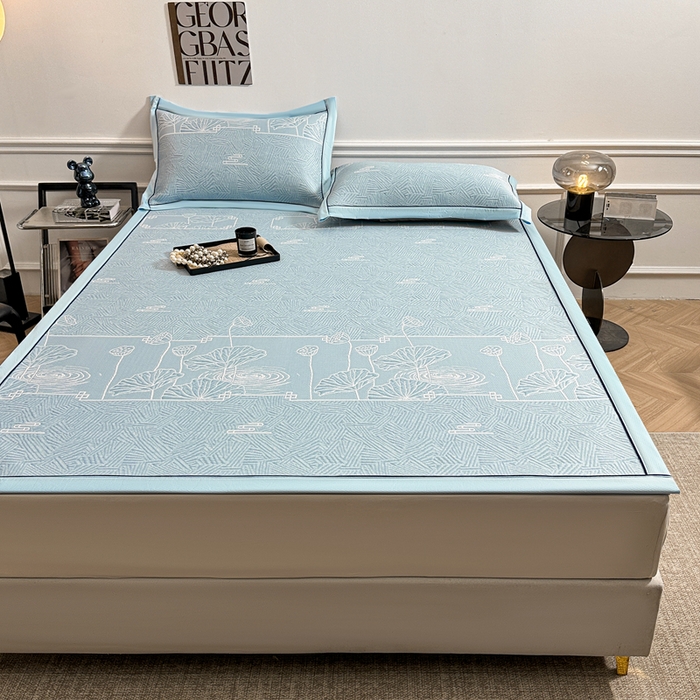 91家纺网 家纺一手货源 找家纺 牵梦萦家纺 2026新款立体浮雕压花工艺豆豆凉席三件套-平铺款 荷塘月色-蓝