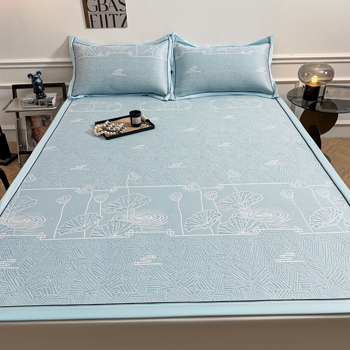 91家纺网 家纺一手货源 找家纺 牵梦萦家纺 2026新款立体浮雕压花工艺豆豆凉席三件套-平铺款 荷塘月色-蓝