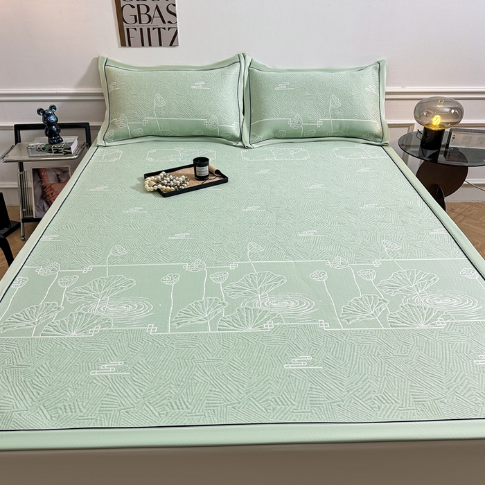 91家纺网 家纺一手货源 找家纺 牵梦萦家纺 2026新款立体浮雕压花工艺豆豆凉席三件套-平铺款 荷塘月色-绿