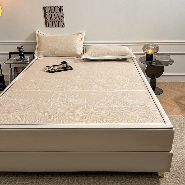 91家纺网 家纺一手货源 找家纺 牵梦萦家纺 2026新款立体浮雕压花工艺豆豆凉席三件套-平铺款 荷塘月色-米