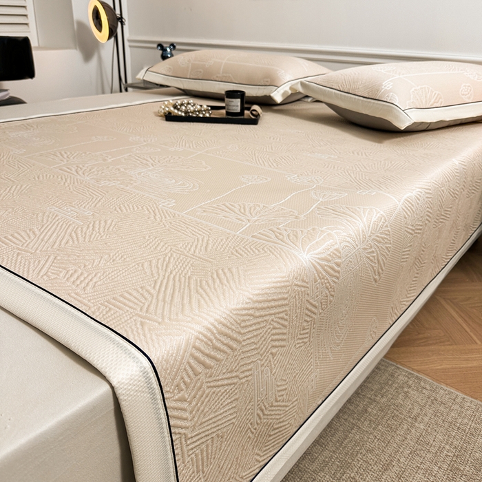 91家纺网 家纺一手货源 找家纺 牵梦萦家纺 2026新款立体浮雕压花工艺豆豆凉席三件套-平铺款 荷塘月色-米