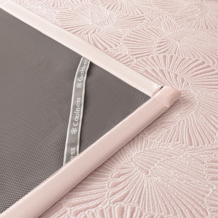 91家纺网 家纺一手货源 找家纺 牵梦萦家纺 2026新款立体浮雕压花工艺豆豆凉席三件套-平铺款 银杏叶-粉