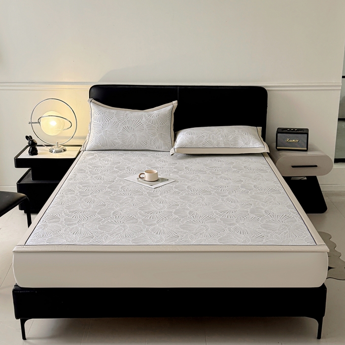 91家纺网 家纺一手货源 找家纺 牵梦萦家纺 2026新款立体浮雕压花工艺豆豆凉席三件套-平铺款 银杏叶-灰