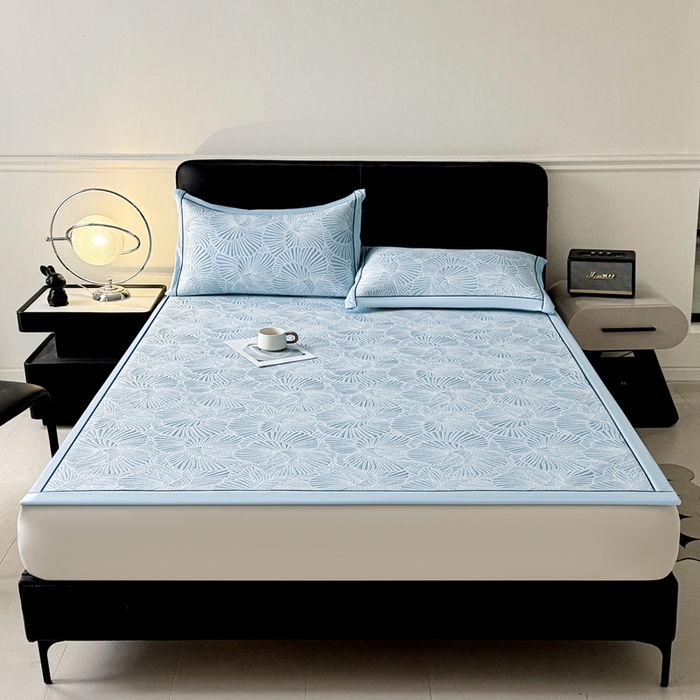 91家纺网 家纺一手货源 找家纺 牵梦萦家纺 2026新款立体浮雕压花工艺豆豆凉席三件套-平铺款 银杏叶-蓝