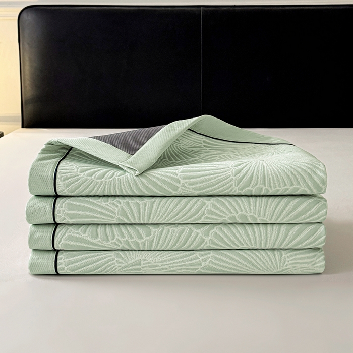 91家纺网 家纺一手货源 找家纺 牵梦萦家纺 2026新款立体浮雕压花工艺豆豆凉席三件套-平铺款 银杏叶-绿