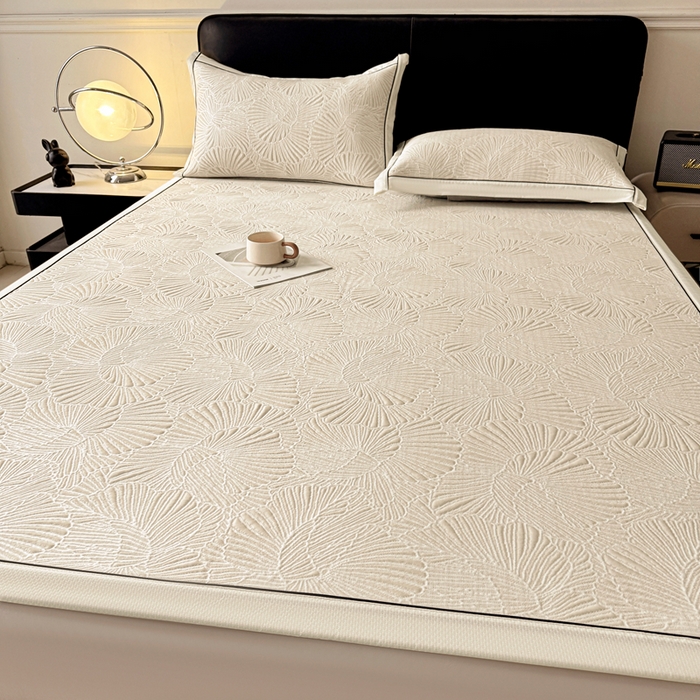 91家纺网 家纺一手货源 找家纺 牵梦萦家纺 2026新款立体浮雕压花工艺豆豆凉席三件套-平铺款 银杏叶-米