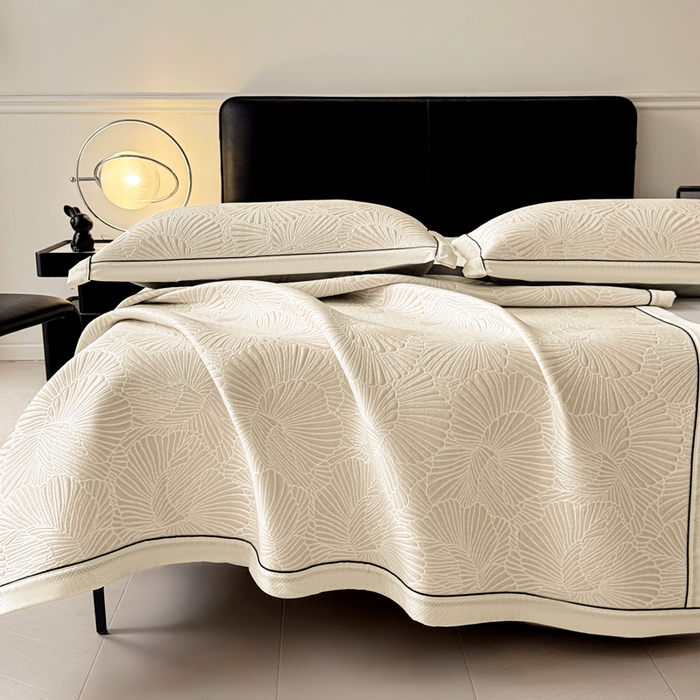 91家纺网 家纺一手货源 找家纺 牵梦萦家纺 2026新款立体浮雕压花工艺豆豆凉席三件套-平铺款 银杏叶-米