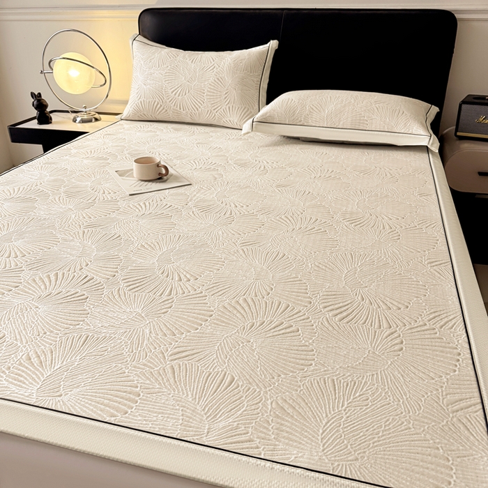 91家纺网 家纺一手货源 找家纺 牵梦萦家纺 2026新款立体浮雕压花工艺豆豆凉席三件套-平铺款 银杏叶-米