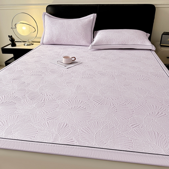 91家纺网 家纺一手货源 找家纺 牵梦萦家纺 2026新款立体浮雕压花工艺豆豆凉席三件套-平铺款 银杏叶-紫