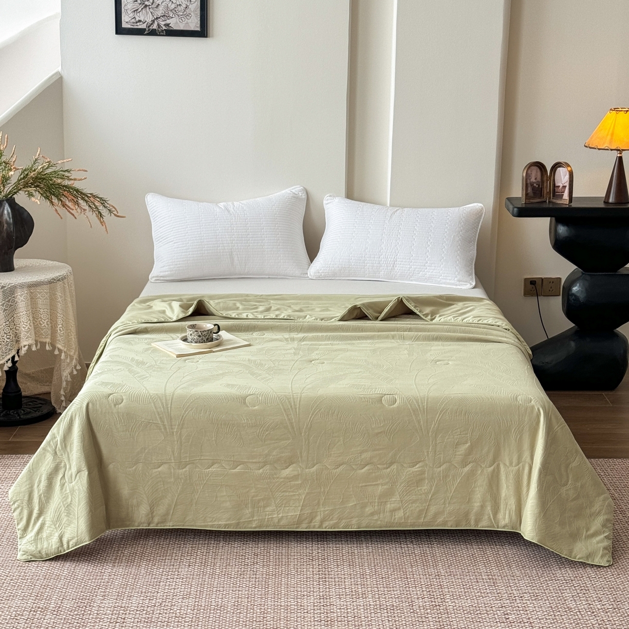 91家纺网 家纺一手货源 找家纺 宜家坊 2026春夏新款全棉60S长绒棉立体厚织提花夏被四件套 焦野-奶绿