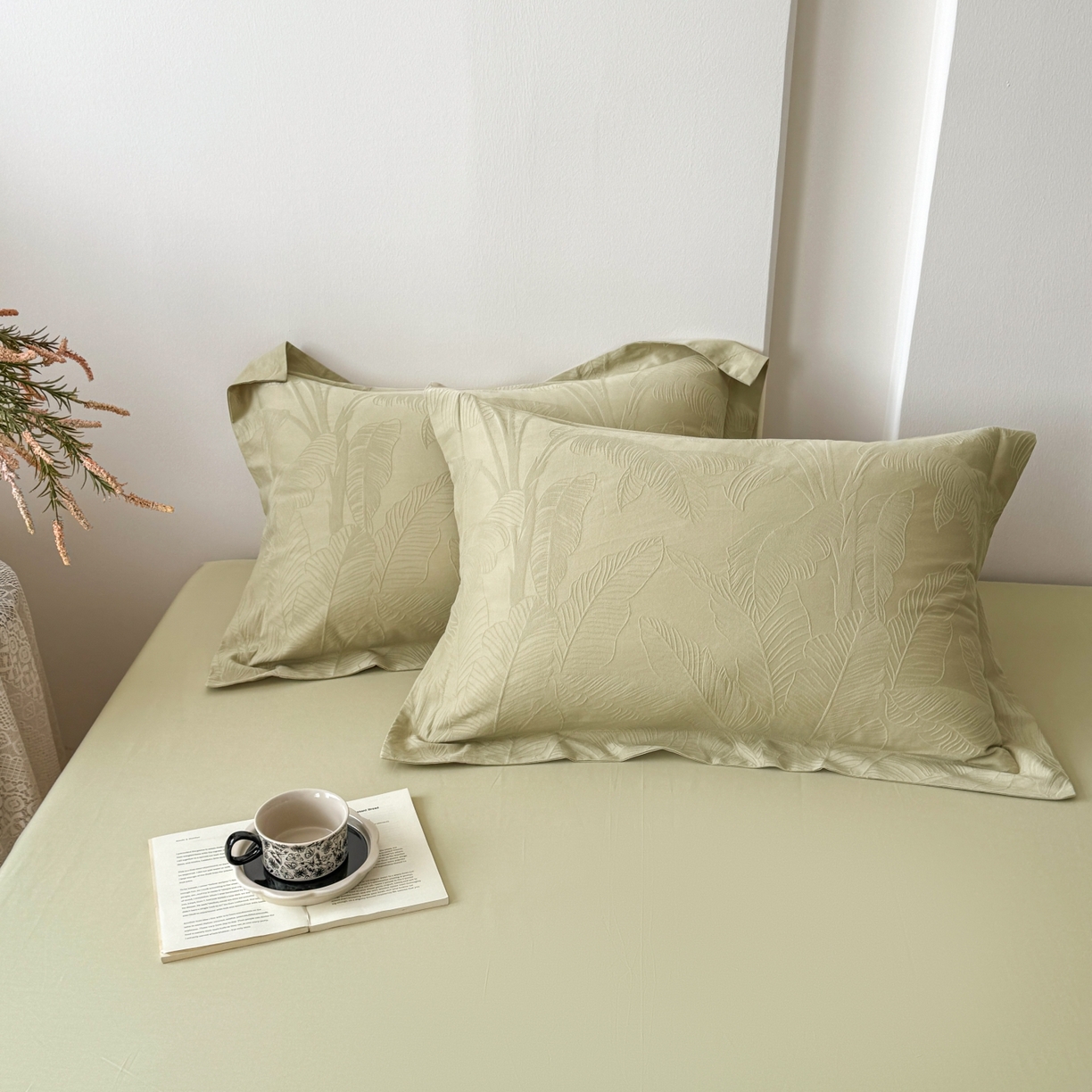 91家纺网 家纺一手货源 找家纺 宜家坊 2026春夏新款全棉60S长绒棉立体厚织提花夏被四件套 焦野-奶绿