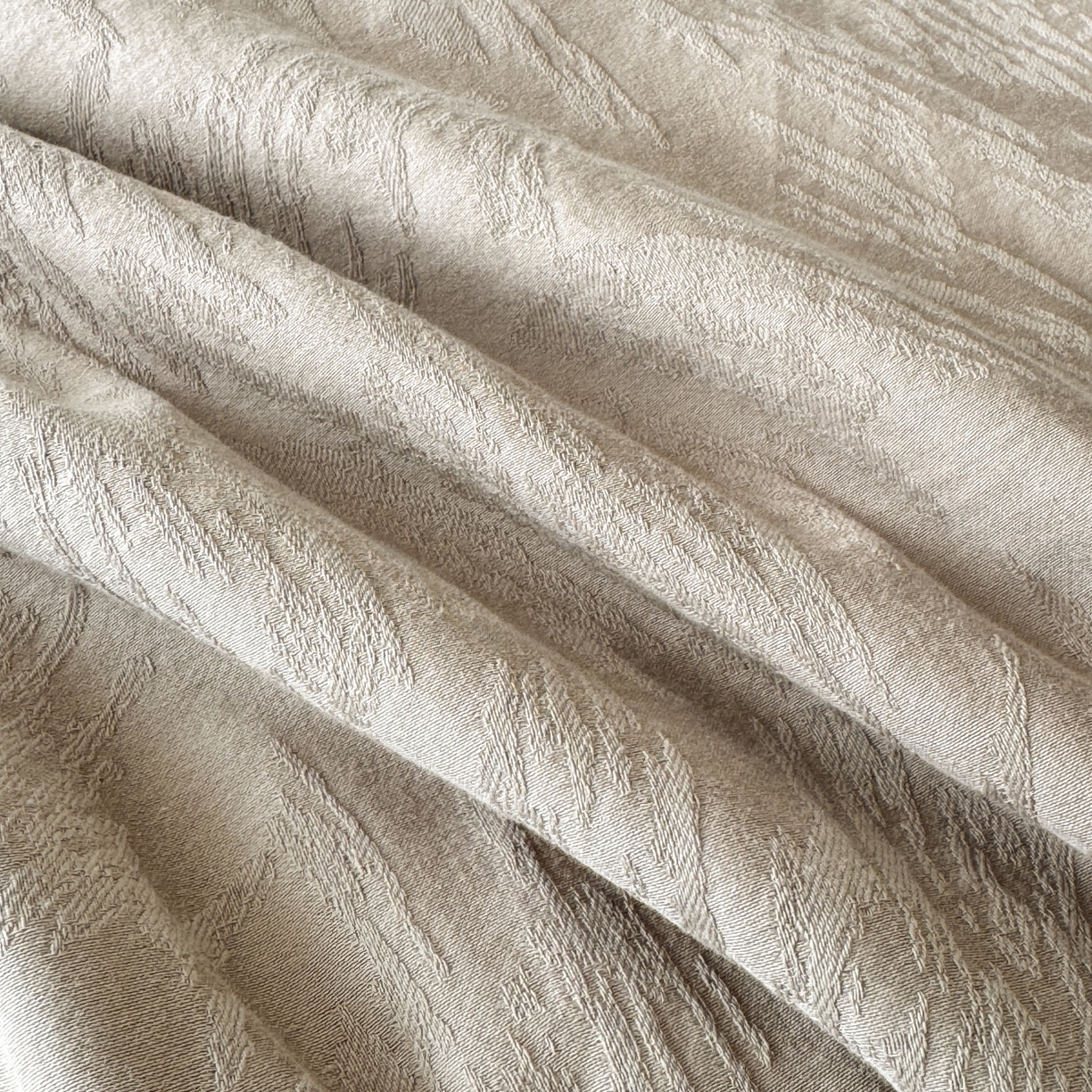 91家纺网 家纺一手货源 找家纺 宜家坊 2026春夏新款全棉60S长绒棉立体厚织提花夏被四件套 克拉拉-金属灰