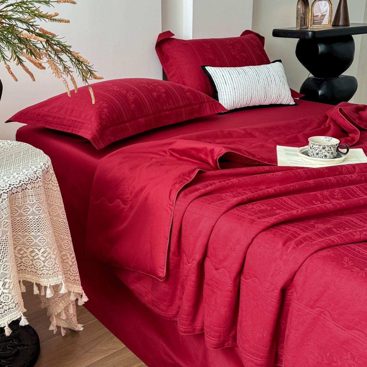 宜家坊 2026春夏新款全棉60S长绒棉立体厚织提花夏被四件套 沁香-大红