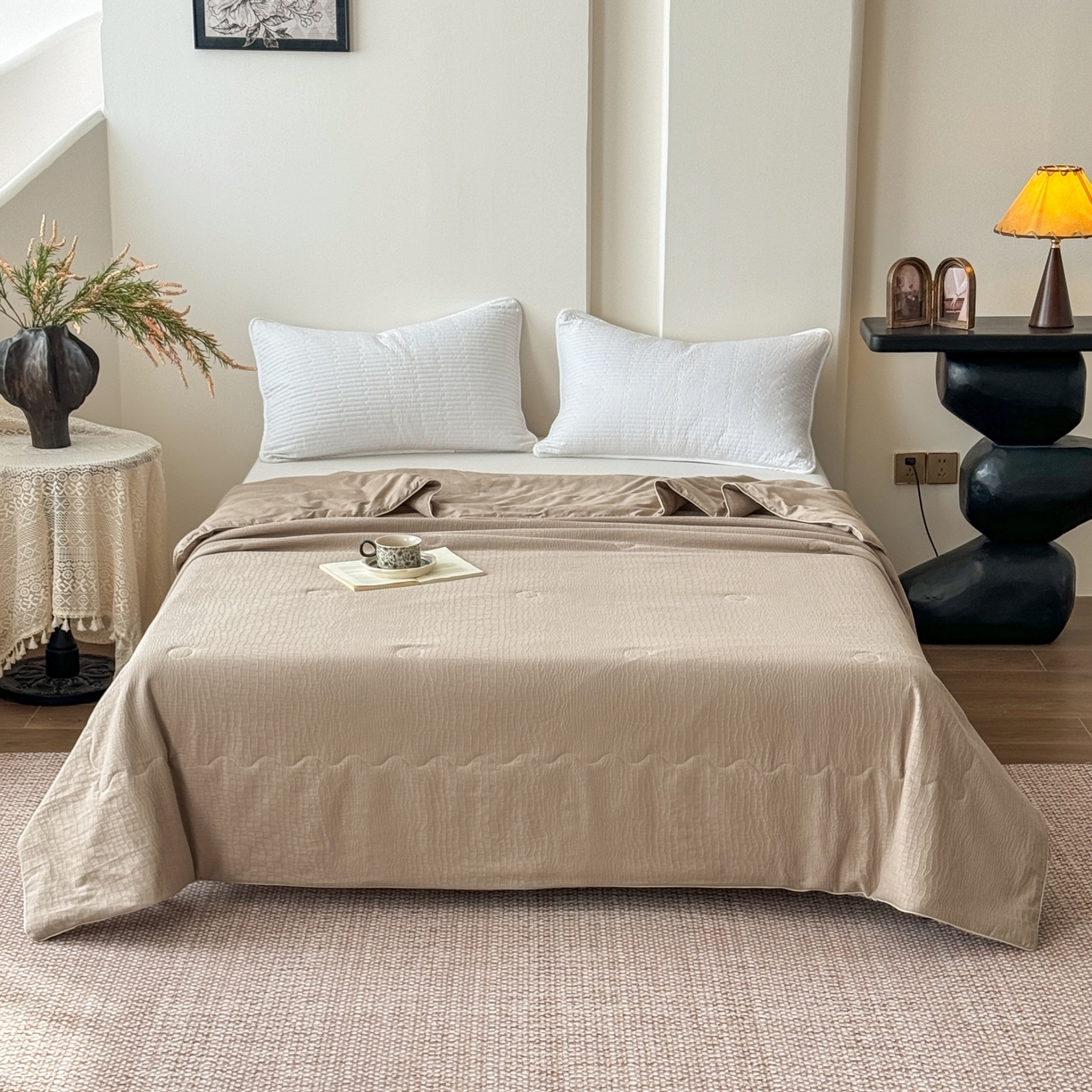 91家纺网 家纺一手货源 找家纺 宜家坊 2026春夏新款全棉60S长绒棉立体厚织提花夏被四件套 石烁-金属灰