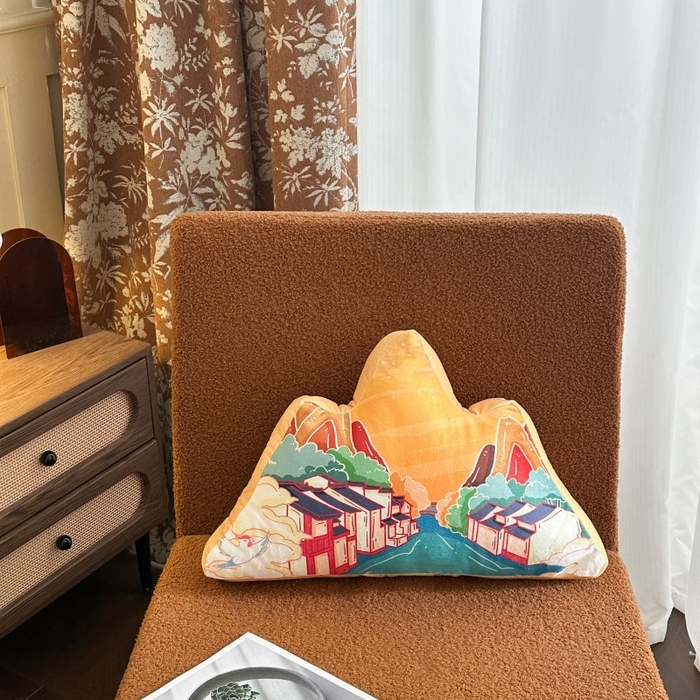 91家纺网 家纺一手货源 找家纺 新奇异 2026新款210克荷兰绒靠山抱枕 山高水长