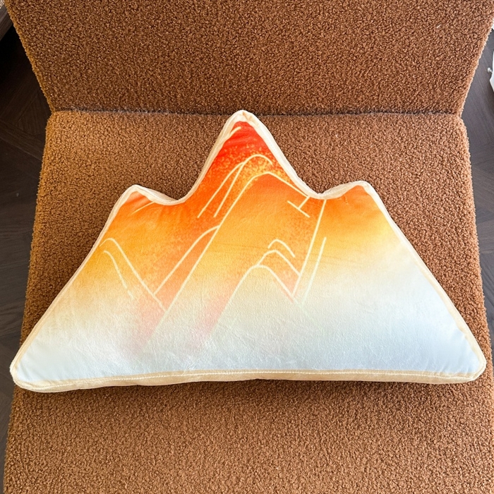 91家纺网 家纺一手货源 找家纺 新奇异 2026新款210克荷兰绒靠山抱枕 金山靠山