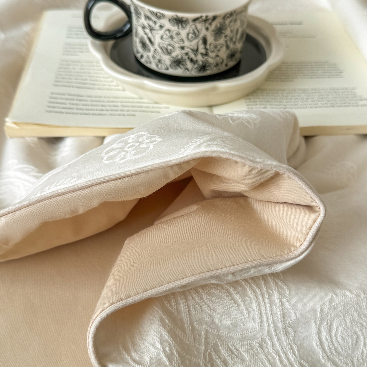 91家纺网 家纺一手货源 找家纺 宜家坊 2026春夏新款全棉60S长绒棉立体厚织提花夏被四件套 腰果-米杏