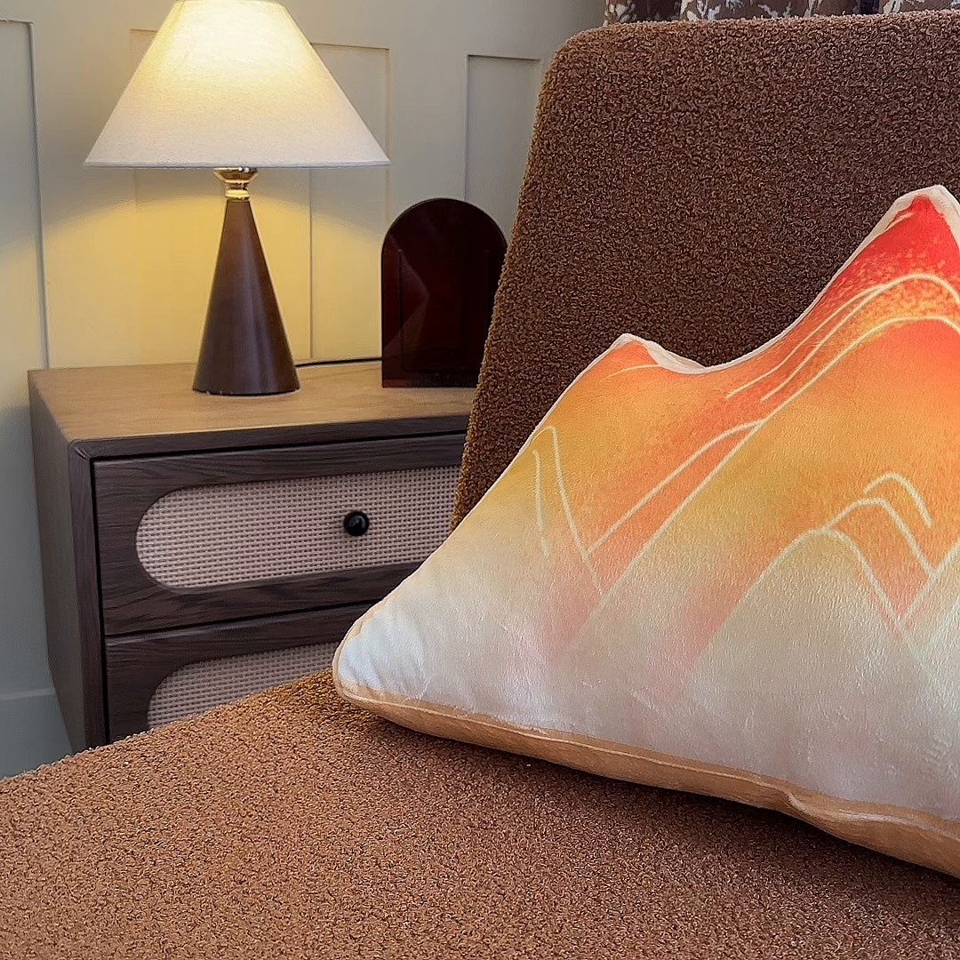 91家纺网 家纺一手货源 找家纺 新奇异 2026新款210克荷兰绒靠山抱枕 金山靠山