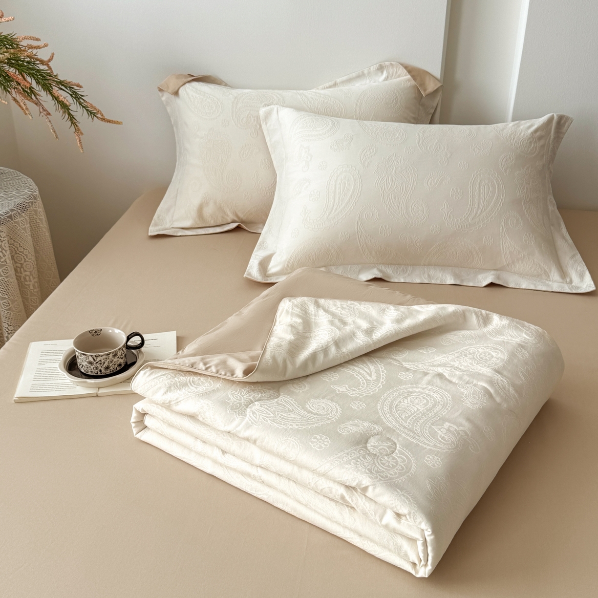 91家纺网 家纺一手货源 找家纺 宜家坊 2026春夏新款全棉60S长绒棉立体厚织提花夏被四件套单夏被枕套夏凉被空调被 腰果-米杏