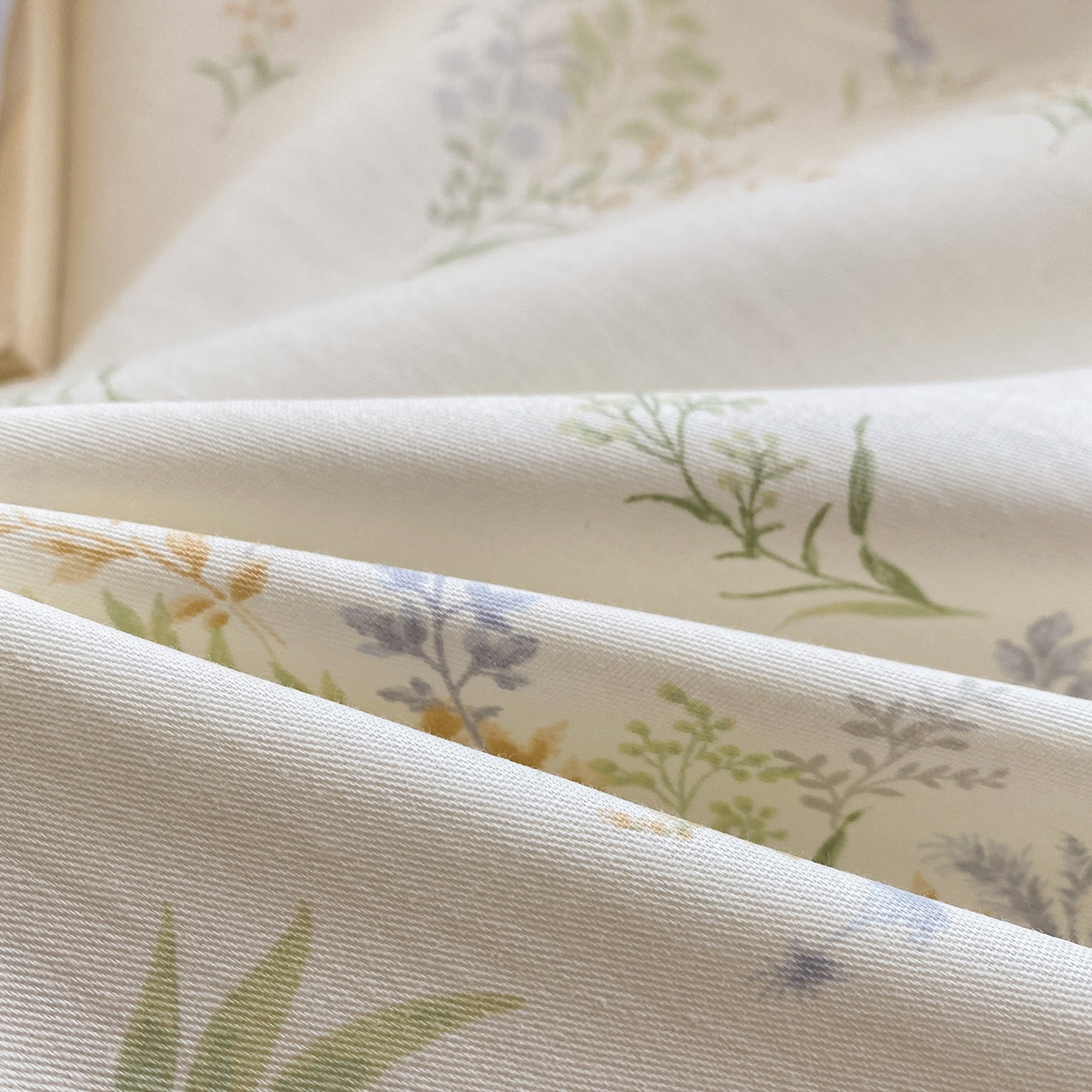 91家纺网 家纺一手货源 找家纺 钰锦珀家纺 2026新款13070全棉直角床单三件套四件套 丛草集