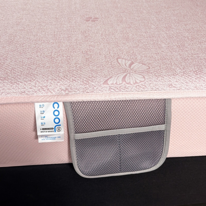 91家纺网 家纺一手货源 找家纺 牵梦萦家纺 2026新款立体浮雕压花工艺凉感豆豆凉席-床笠款 豆豆彩蝶-粉色