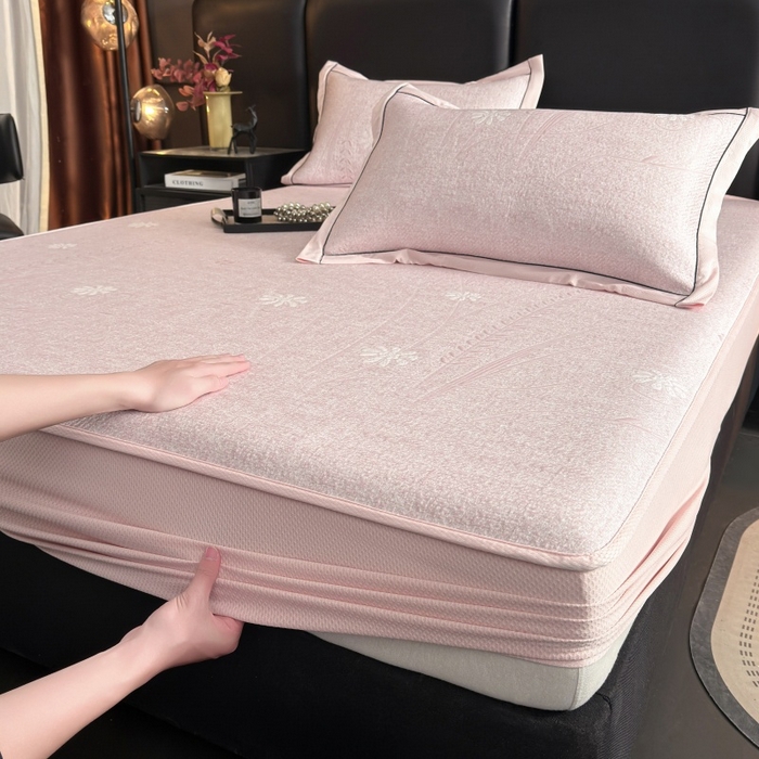 91家纺网 家纺一手货源 找家纺 牵梦萦家纺 2026新款立体浮雕压花工艺凉感豆豆凉席-床笠款 豆豆彩蝶-粉色